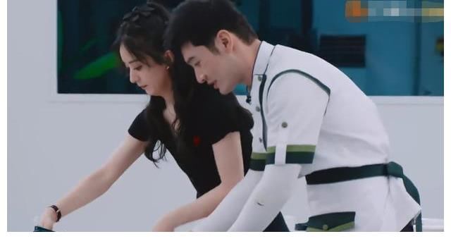 李雪三|赵丽颖回归《中餐厅》，当面调侃黄晓明，从客人秒变员工不当外人