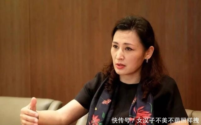 汕头大学现任女校长: 美貌与实力并存, 现已50多岁的她赢得学生认可