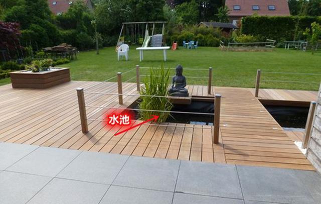 防腐木|院子里用地砖圈一块地,铺防腐木当露台,在家门口晒太阳种花养鱼
