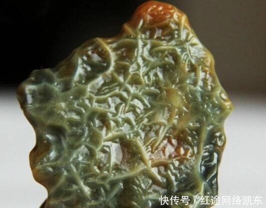 丑陋|一块长相丑陋的石头也能价值不菲?行家都说难得收藏!