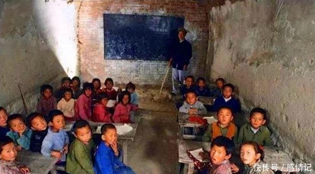 中国|70年代中国老照片：那时一碗水饺只要两毛钱，最后一张让人敬佩！