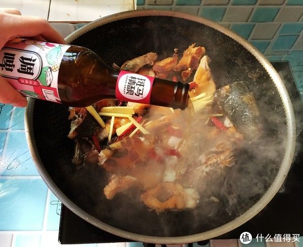 炖鱼时,用“它”来代替水,鱼肉鲜嫩无腥味,一上桌全家抢着吃