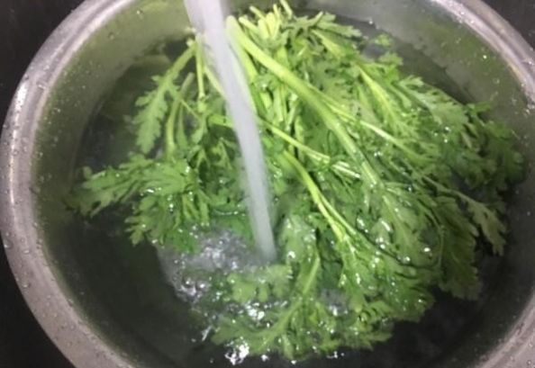 鱼腥最怕这个, 倒一杯鱼马上没了鱼腥味, 且鱼肉更鲜更嫩!