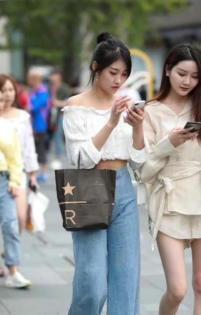 款式|牛仔裤款式多变现在究竟流行什么样的牛仔裤