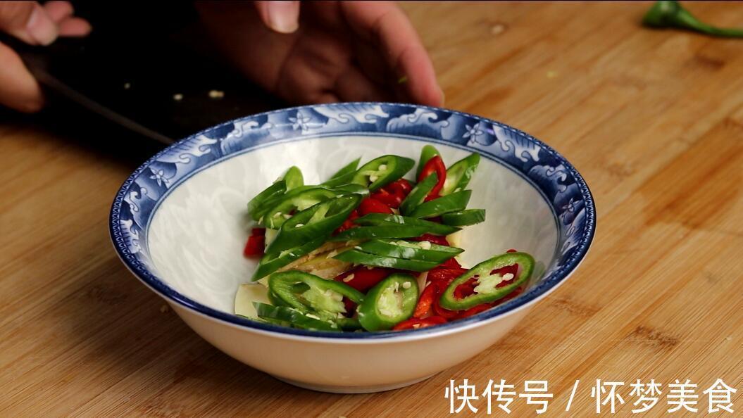 腌萝卜时，不要只会加盐，大厨教你正确做法，脆爽下饭，太香了