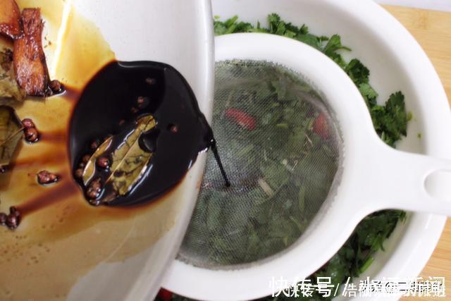 保存香菜不用放冰箱,也别晒干,教您一招,放一个月都不坏