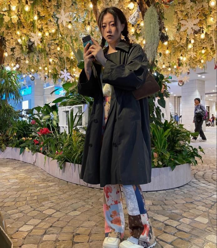 臃肿 “羽绒服+九分裤”=今年秋冬最时髦穿搭,显高显瘦,明星都在穿