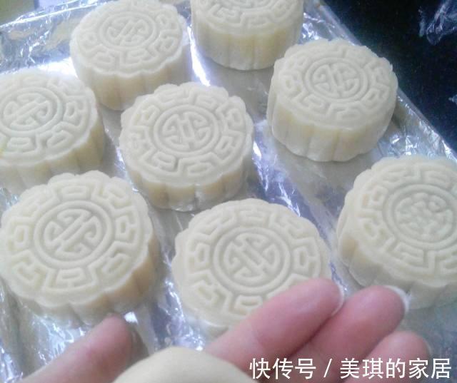 蛋液|老式提浆五仁月饼，皮酥脆馅香甜，味道一点都不腻，太好吃了