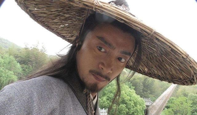 林冲!梁山首位阵亡的好汉,实力不输林冲,他死后宋江就兵败如山