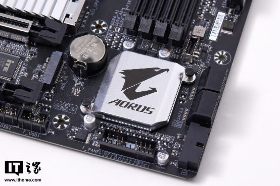 技嘉|技嘉 B550M 雪雕 AORUS PRO AX 主板评测：身披银甲，扎实散热