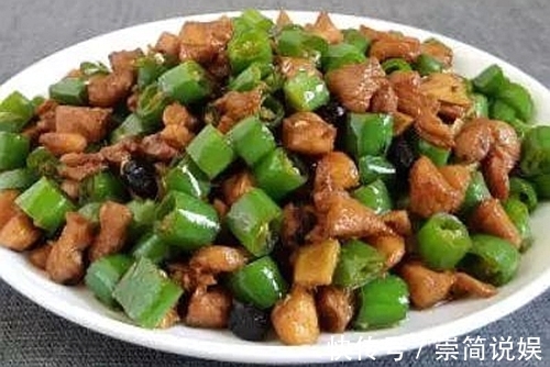 尖椒鸡丁|刚出锅大人孩子抢着吃的下饭菜,香辣解馋,一次吃完几大盘,过瘾