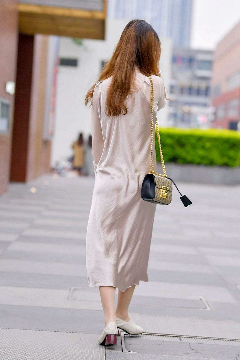 纯色长袖连衣裙，甜美可爱风格，优雅时尚