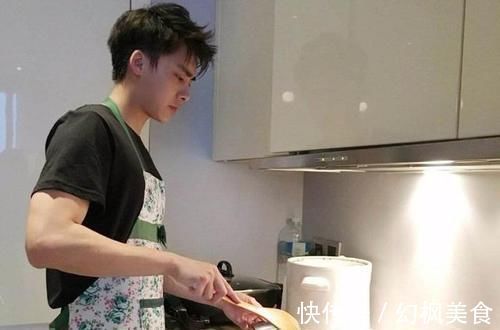 宝妈|儿子发高烧要挂水,宝爸急忙赶往医院,看到宝妈的手后忍不住泪目