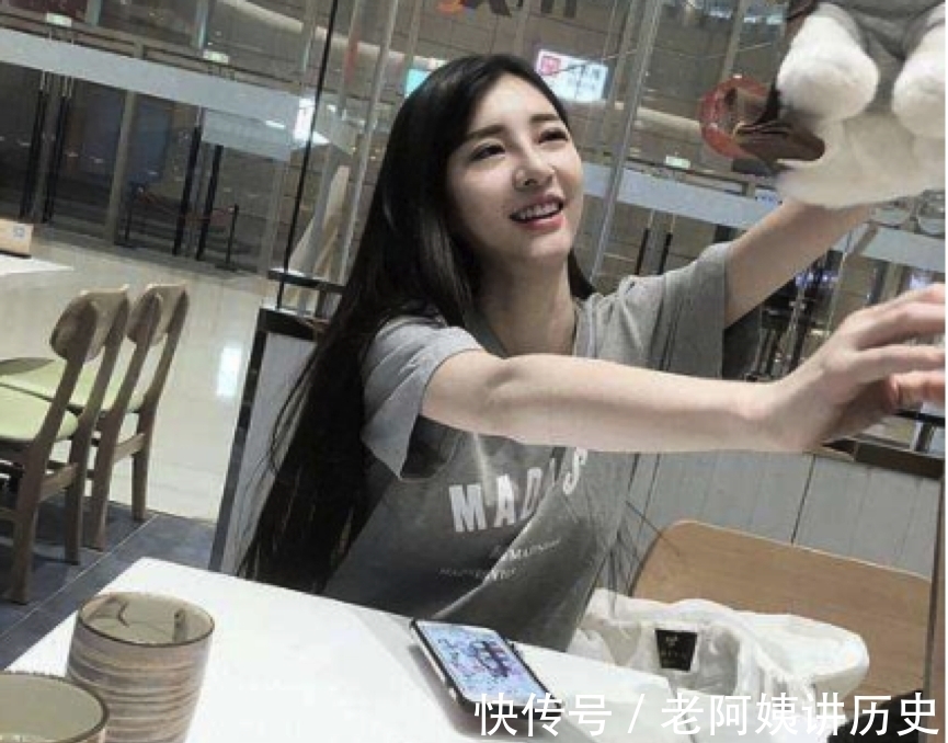 美丽的姑娘|女生不显老的五个技巧:注重无龄感的搭配,25岁穿到45岁,涨知识