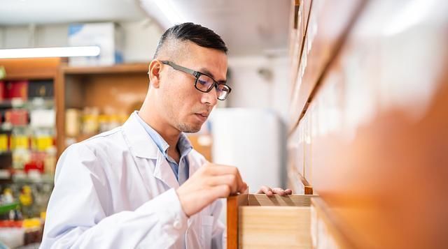 草药|80岁中医用3味草药,缓解手指凉、僵、疼,让阳气恢复