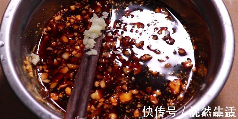 饭店大厨教你秘制猪蹄，不放一滴水，猪蹄入口即化，满口留香