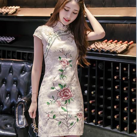 别再追捧日韩服饰啦,其实国风旗袍才是最美的,怎么穿都有范儿