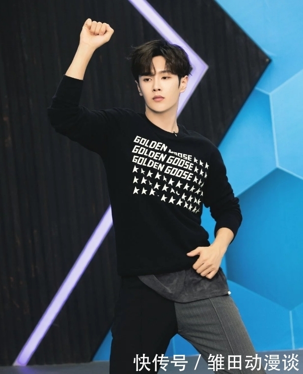 李汶翰新剧开机,穿黑皮夹克配卡通内搭,期待“周灿学长”来袭