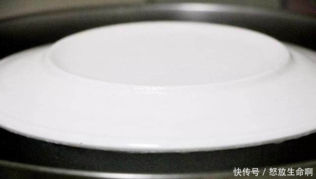  发糕|简单快手的小米发糕，原来可以吃出这样的高！大！上！