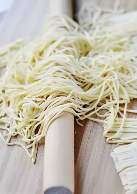 手擀面，只需多加一种原料，面条好吃又筋道，你真的知道吗？
