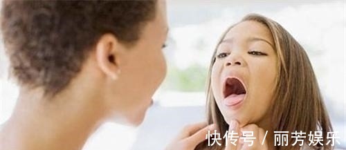 施救|3岁孩子不小心卡了鱼刺，父母的2个果断救了他，医生真棒