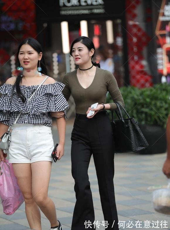 墨绿色|女生会穿搭就是美，墨绿色打底衫配直筒裤，清新恬静有魅力