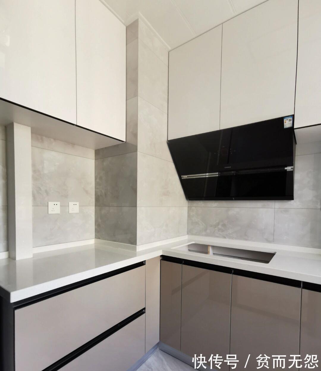 硬装|硬装做完了,不做电视墙,打扫干净很喜欢,尤其是木工打的柜子!