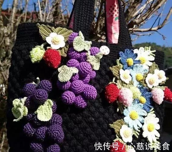 包包$55款超美的钩花包包,只要会钩不同的花,拼缝在一起,就能做出