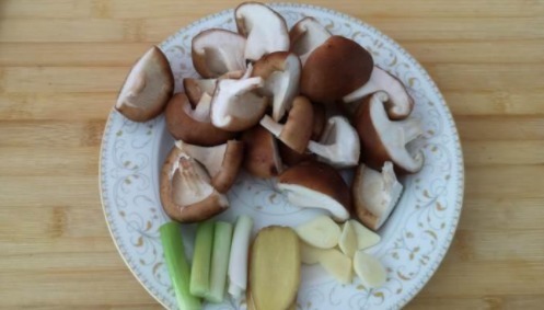 想吃排骨不用炖,这种做法更简单美味,又香又好吃,营养不上火