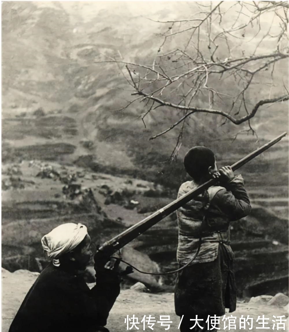 心疼|光绪年间老照片：小孩饿死街头，女子“三寸金莲”看着心疼