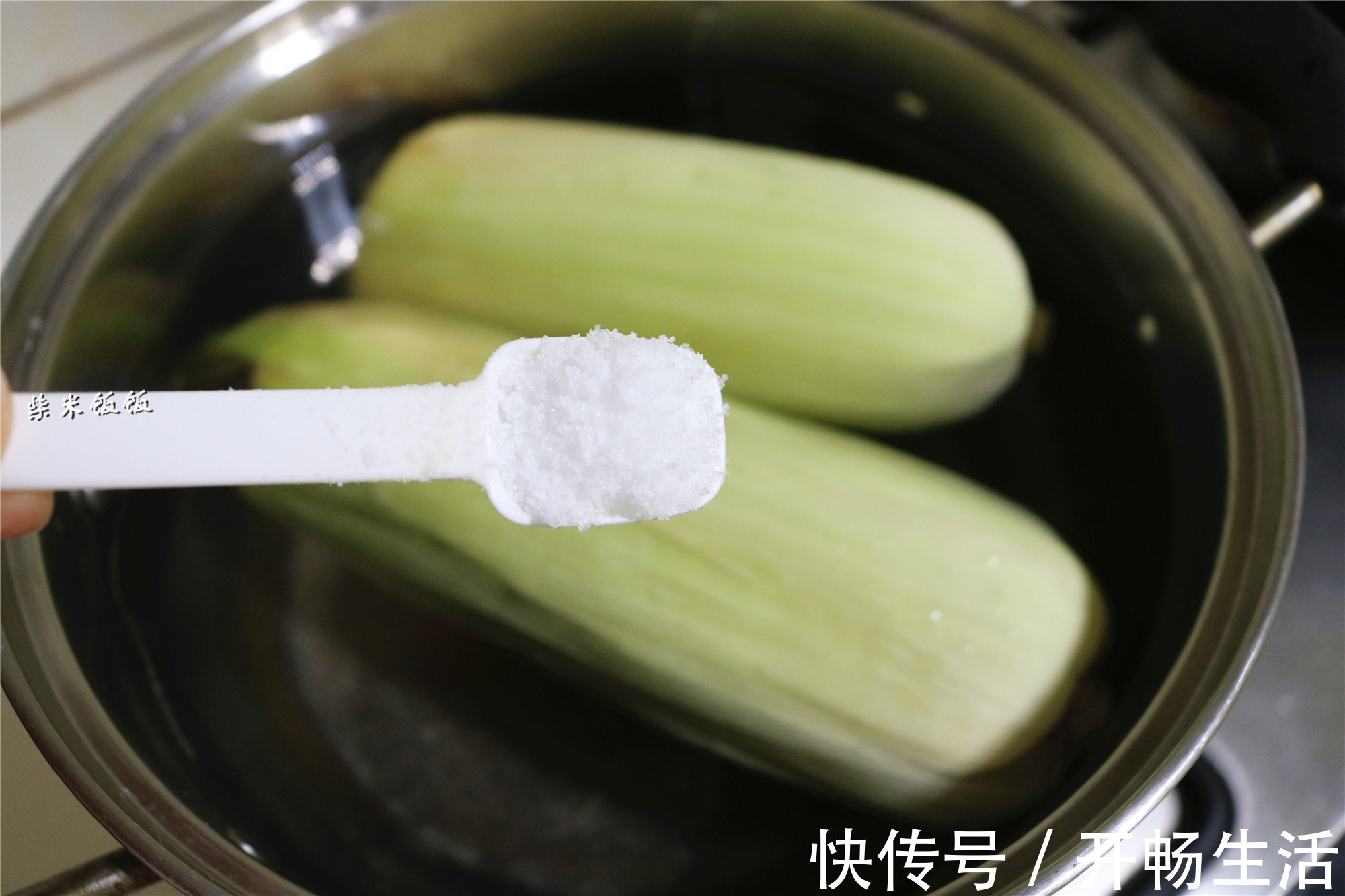 小苏打|才知道,煮玉米时加点它,口感大不同,玉米又香又甜,水嫩多汁!