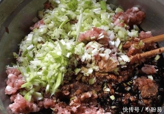 活了那么久，此种饺子馅我还是第一次吃，我连吃了三碗