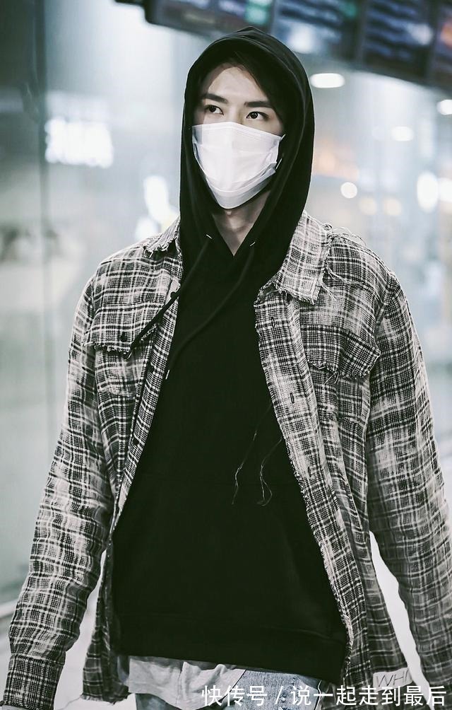 王一博的万有吸引力,越青春越破烂,“丐帮”造型成潮流范本!