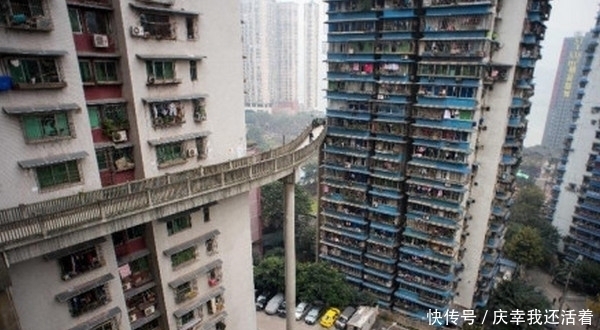 中国最“傲娇”天桥，市民经过后都直呼很过瘾