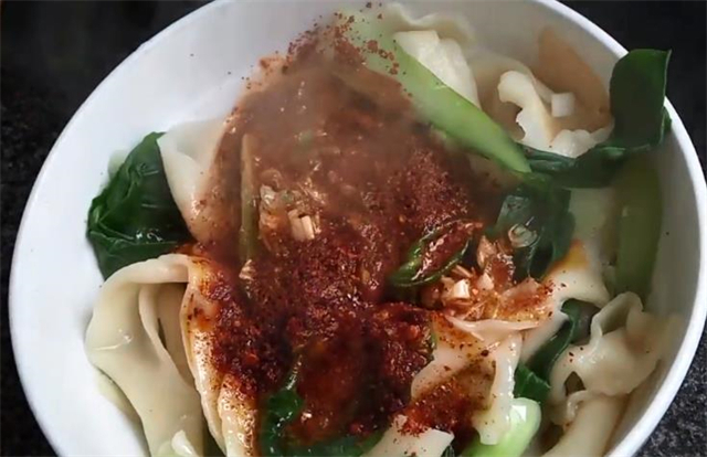 陕西|陕西正宗油泼面,教你在家轻松做,入口Q弹,香辣爽滑超解馋