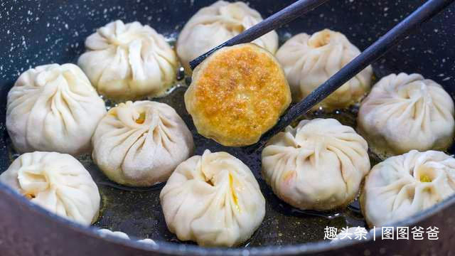 早餐别吃包子馒头了，1块钱饺子皮，5种巧用，美味解馋，孩子最爱