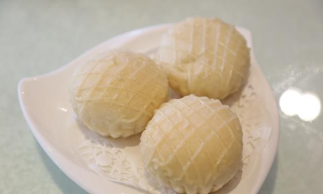 带着儿子喝早茶，112元吃一桌，网友：最后一道给钱也不吃！