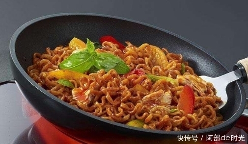 做菜的时|“脑淤血”现象逐渐增多,可能与常吃“它”有关,早知道早受益