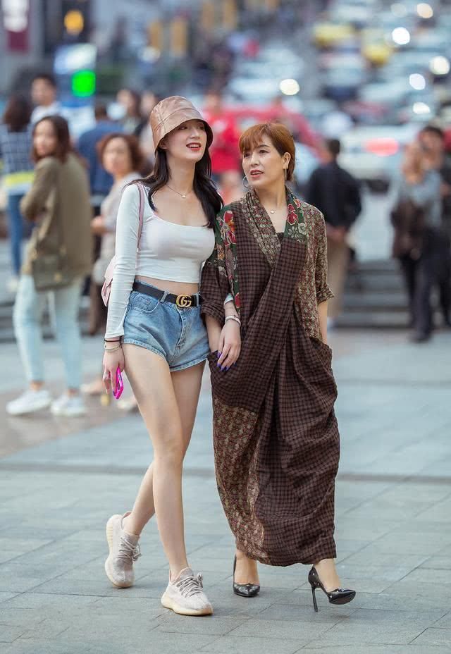 女人三十一枝花,靠颜值还是靠气质这几款穿搭让你满屏少女感