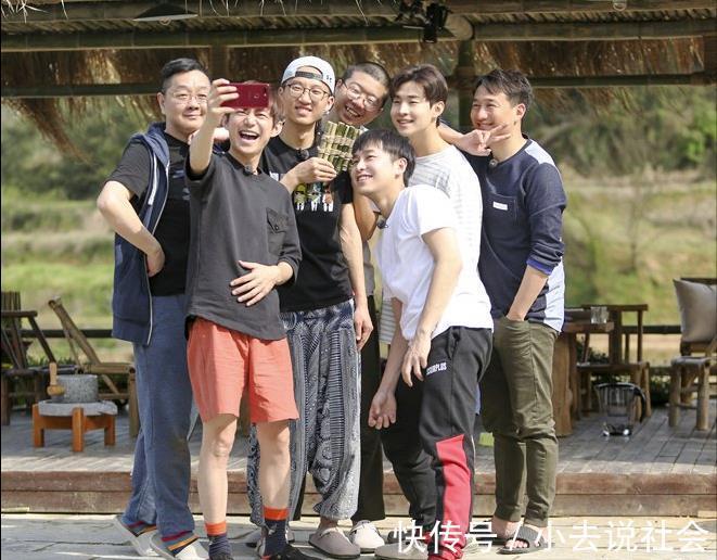 《向往的生活》素質(zhì)最差的嘉賓,在室內(nèi)當(dāng)眾抽煙,黃磊全程無視