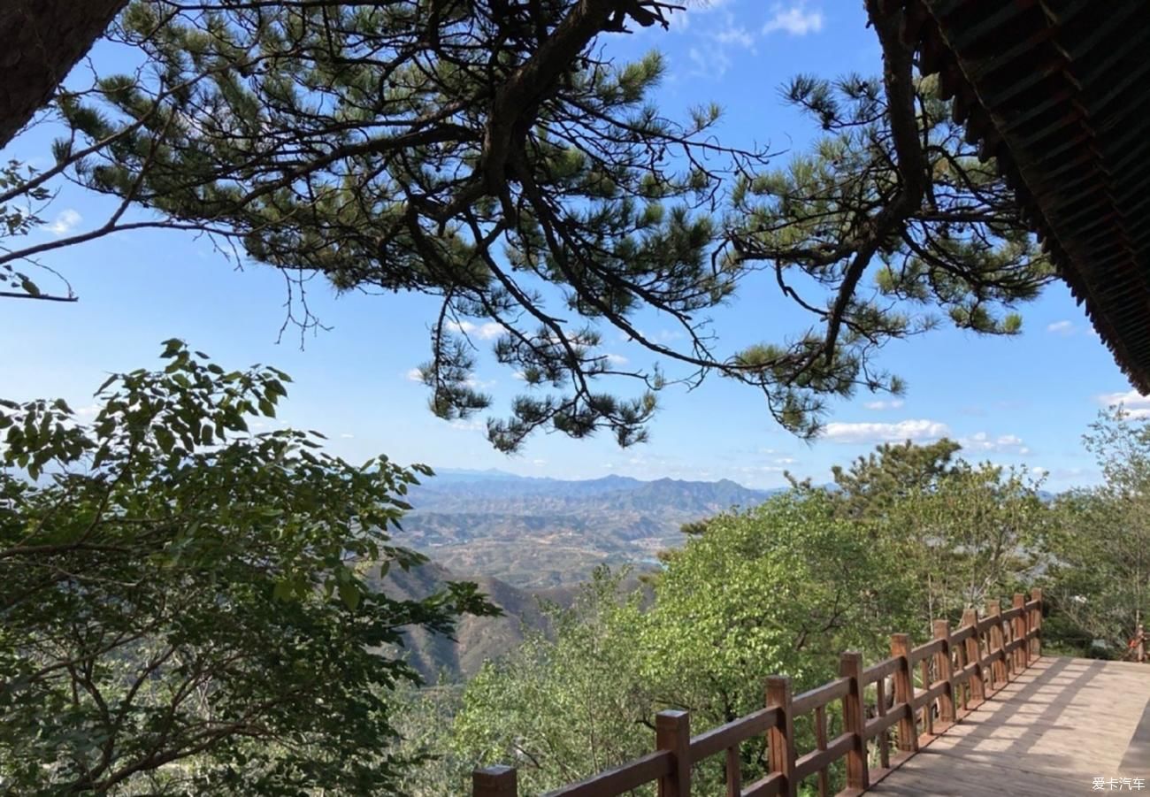 景忠山素有“灵山秀色”之美称