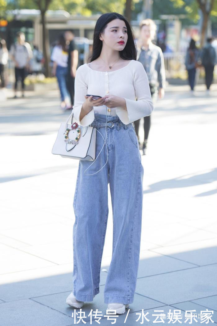 气质高腰牛仔阔腿裤,展现不一样的美