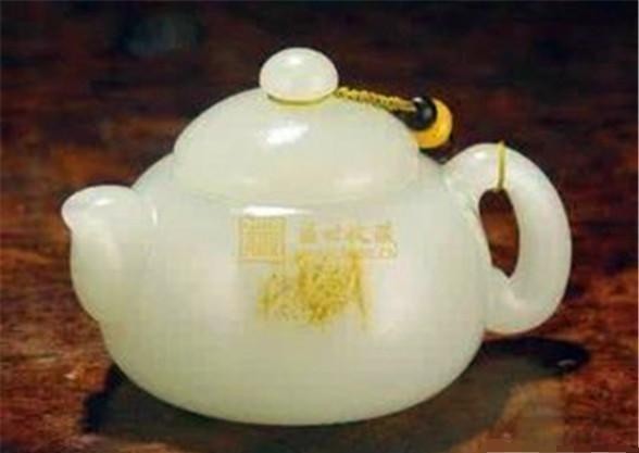 落地|雍正对1玉壶爱不释手,当他得知其用途后,两江总督全家人头落地