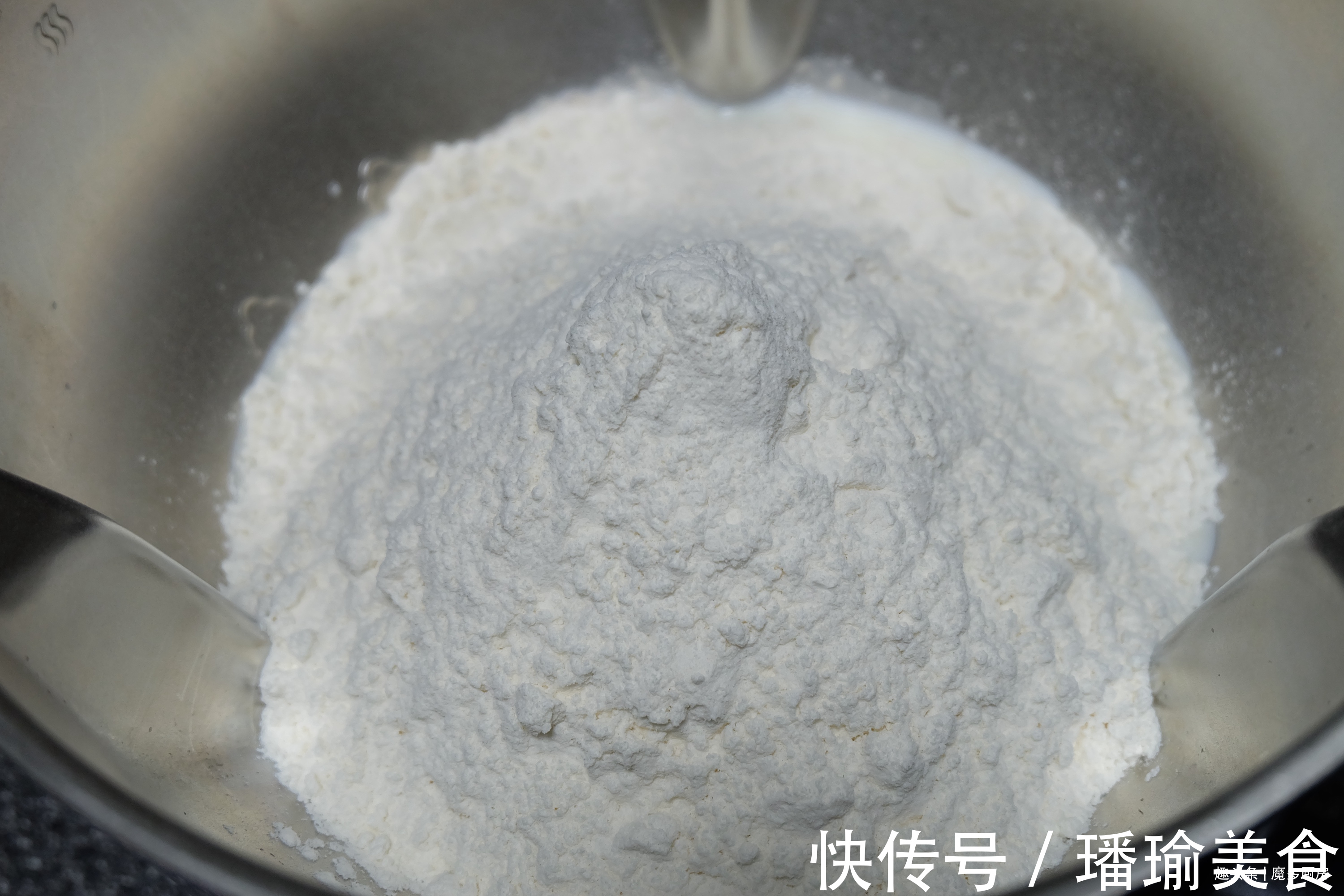 发酵|孩子要吃毛毛虫面包,时间短也能做,一次发酵无油低糖,香软拉丝