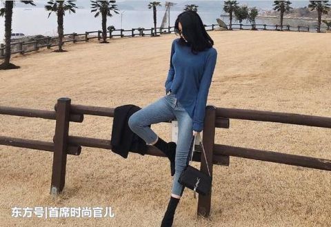 街拍时尚魅力的小姐姐,穿搭牛仔短裤,曲线玲珑