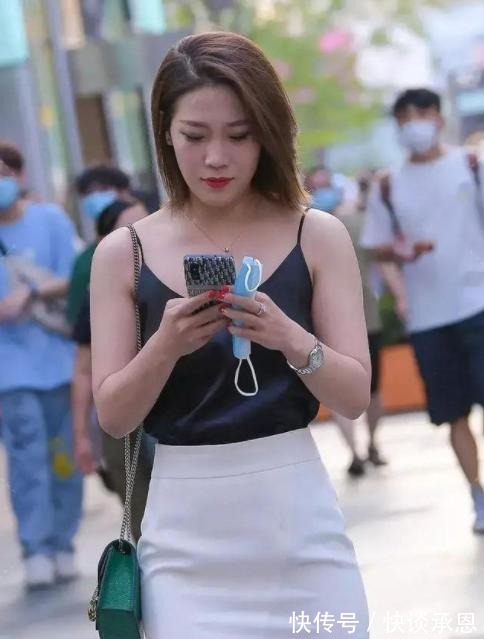 优雅|时尚黑白风穿搭,性感吊带搭包臀鱼尾裙,优雅又气质