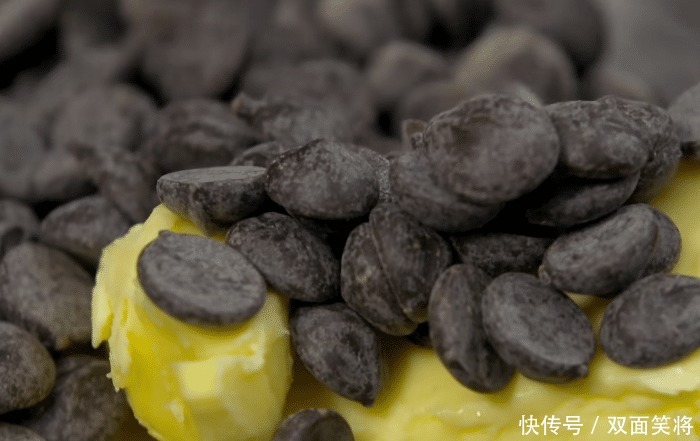 孩子|孩子爱吃的巧克力流心蛋糕,香甜味美,软嫩营养,吃了一次还想吃