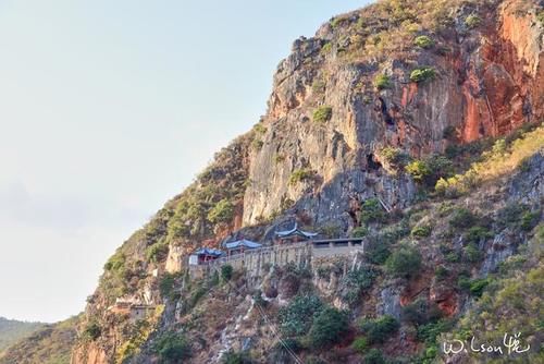 大理最吓人景点：号称云南悬空寺，石龙倒挂天华山，攀顶步步心惊