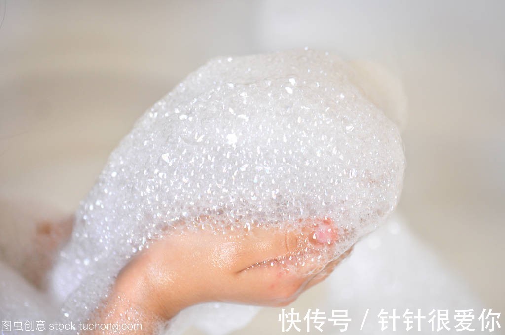 皂基型|背部毛孔粗、爱长痘?原来是沐浴露的问题!