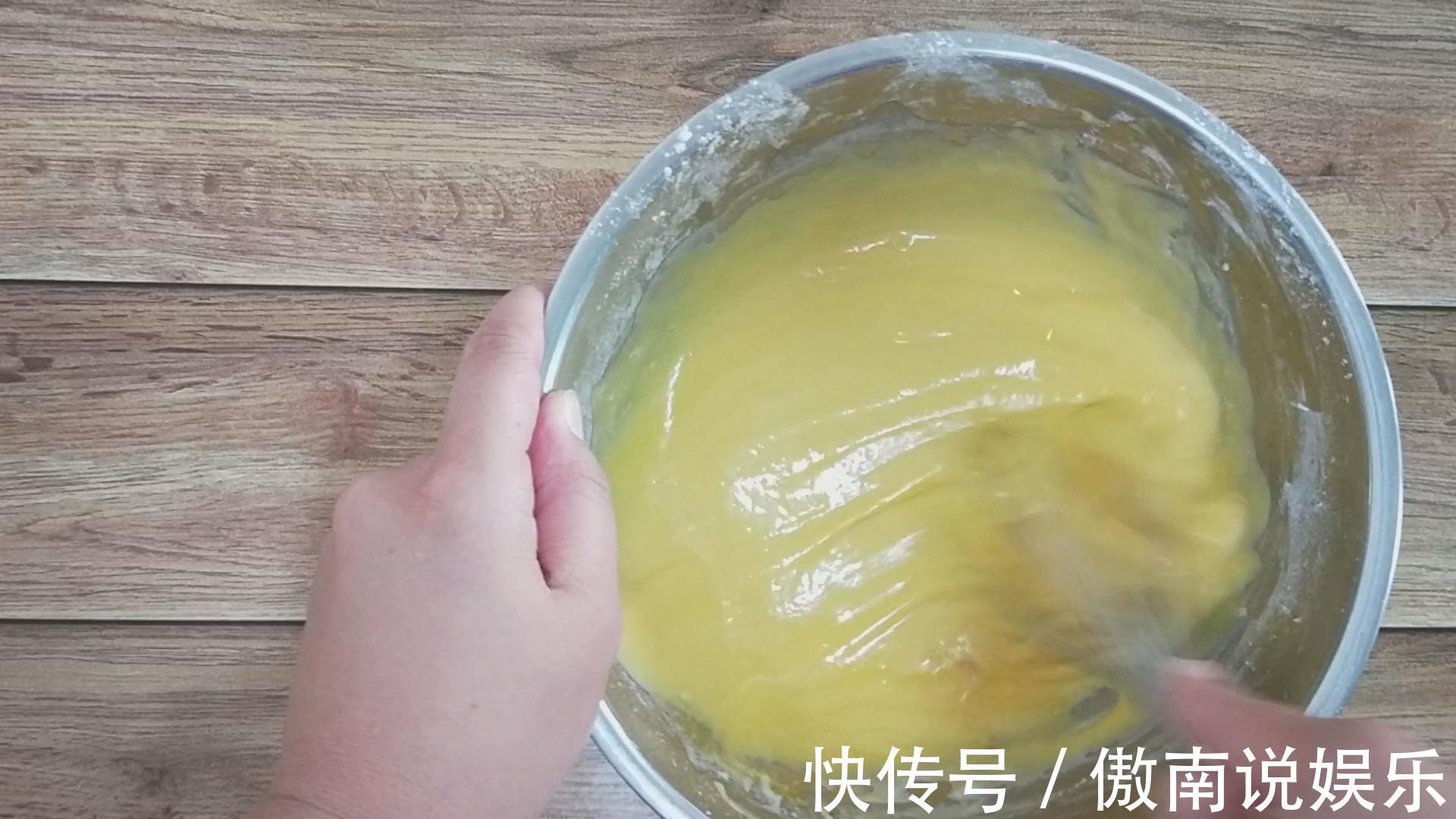 教你电饭锅做蛋糕,一搅一拌,柔软香甜,不塌不缩,一个都不够吃